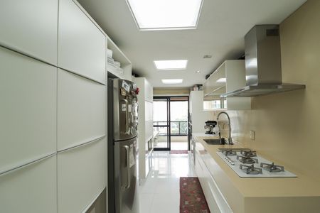 Apartamento à venda com 171m², 3 quartos e 3 vagas Apartamento à venda com 171m², 3 quartos e 3 vagasCozinha