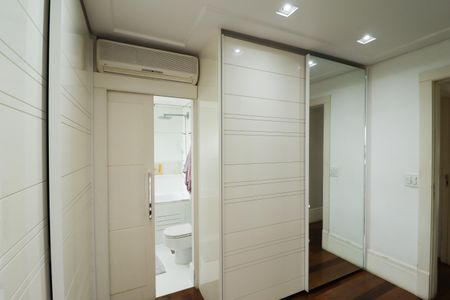 Apartamento à venda com 171m², 3 quartos e 3 vagas Apartamento à venda com 171m², 3 quartos e 3 vagasSuíte 2