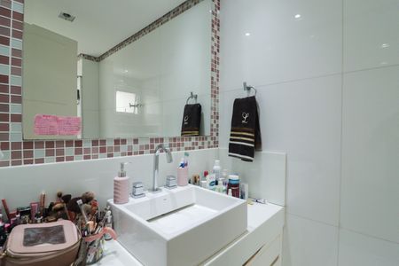 Apartamento à venda com 171m², 3 quartos e 3 vagas Apartamento à venda com 171m², 3 quartos e 3 vagasBanheiro da Suíte 1