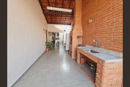 Casa à venda com 226m², 4 quartos e 2 vagas