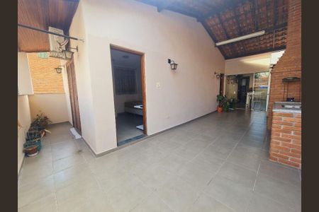 Casa à venda com 226m², 4 quartos e 2 vagas