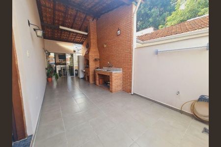 Casa à venda com 226m², 4 quartos e 2 vagas