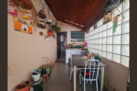 Casa à venda com 226m², 4 quartos e 2 vagas