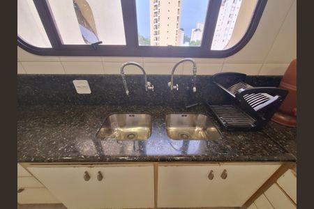 Apartamento para alugar com 156m², 3 quartos e 3 vagasCozinha