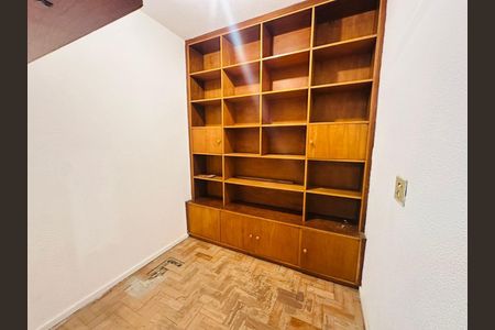 Apartamento à venda com 200m², 4 quartos e 1 vaga Apartamento à venda com 200m², 4 quartos e 1 vagaQuarto