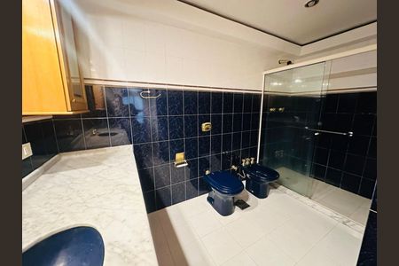 Apartamento à venda com 200m², 4 quartos e 1 vaga Apartamento à venda com 200m², 4 quartos e 1 vagaBanheiro