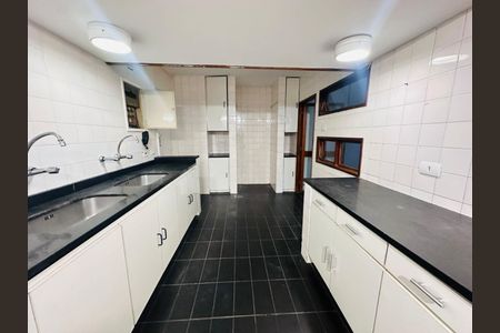 Apartamento à venda com 200m², 4 quartos e 1 vaga Apartamento à venda com 200m², 4 quartos e 1 vagaCozinha