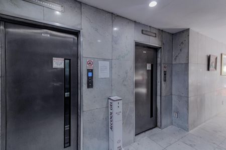 Apartamento à venda com 75m², 2 quartos e sem vagaElevador