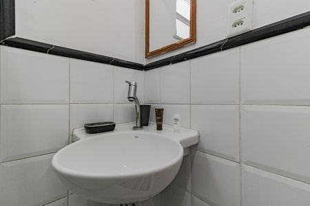 Banheiro  de casa à venda com 1 quarto, 20m² em Copacabana, Rio de Janeiro