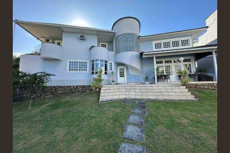 Casa de condomínio à venda com 263m², 4 quartos e 7 vagas