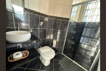 Casa de condomínio à venda com 263m², 4 quartos e 7 vagas