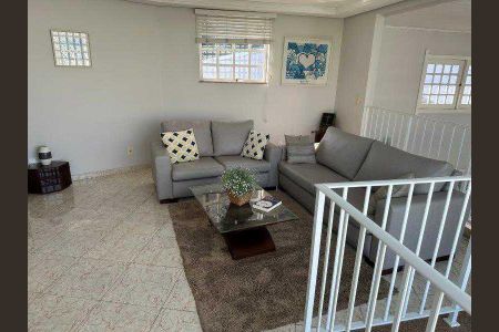 Casa de condomínio à venda com 263m², 4 quartos e 7 vagas