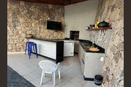 Casa de condomínio à venda com 263m², 4 quartos e 7 vagas