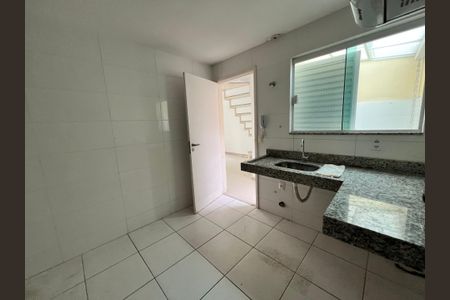 Casa de condomínio à venda com 125m², 3 quartos e 1 vaga Casa de condomínio à venda com 125m², 3 quartos e 1 vagaCozinha