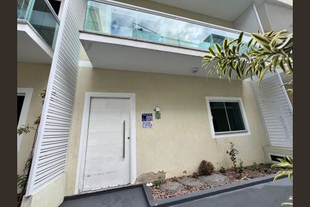 Casa de condomínio à venda com 125m², 3 quartos e 1 vaga Casa de condomínio à venda com 125m², 3 quartos e 1 vagaFachada