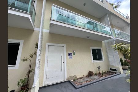 Casa de condomínio à venda com 125m², 3 quartos e 1 vaga Casa de condomínio à venda com 125m², 3 quartos e 1 vagaFachada