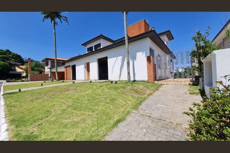 Casa de condomínio à venda com 620m², 4 quartos e 6 vagasFoto 02