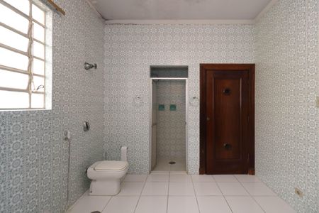 Casa à venda com 420m², 6 quartos e 4 vagas Casa à venda com 420m², 6 quartos e 4 vagasBanheiro