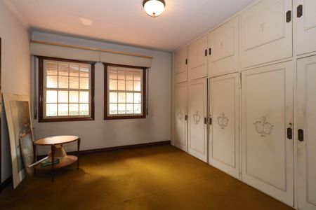 Casa à venda com 420m², 6 quartos e 4 vagas Casa à venda com 420m², 6 quartos e 4 vagasQuarto 2