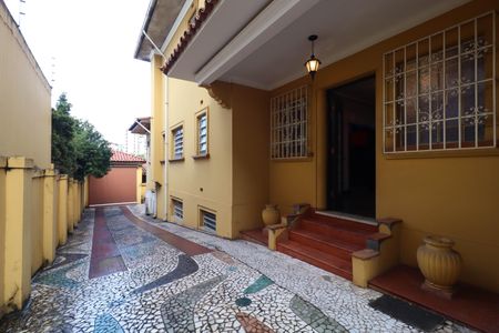 Casa à venda com 420m², 6 quartos e 4 vagas Casa à venda com 420m², 6 quartos e 4 vagasQuintal
