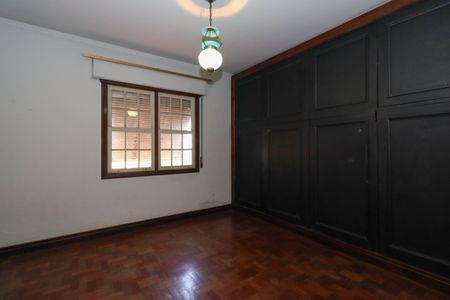 Casa à venda com 420m², 6 quartos e 4 vagas Casa à venda com 420m², 6 quartos e 4 vagasQuarto 1