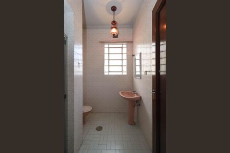 Casa à venda com 420m², 6 quartos e 4 vagas Casa à venda com 420m², 6 quartos e 4 vagasBanheiro da Suíte