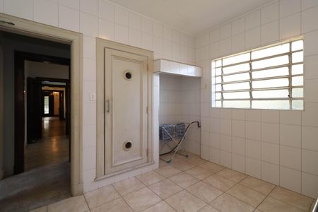 Casa à venda com 420m², 6 quartos e 4 vagas Casa à venda com 420m², 6 quartos e 4 vagasCozinha