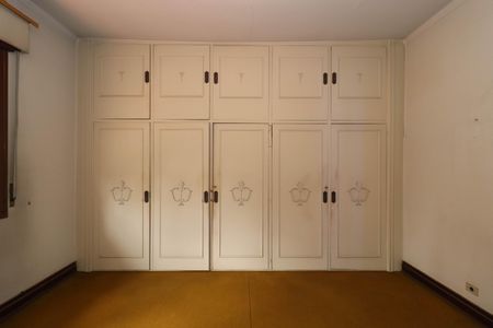 Casa à venda com 420m², 6 quartos e 4 vagas Casa à venda com 420m², 6 quartos e 4 vagasQuarto 2