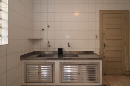 Casa à venda com 420m², 6 quartos e 4 vagas Casa à venda com 420m², 6 quartos e 4 vagasCozinha