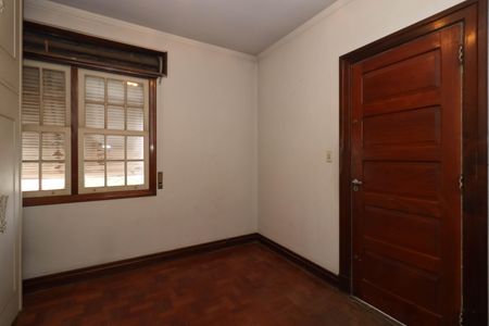 Casa à venda com 420m², 6 quartos e 4 vagas Casa à venda com 420m², 6 quartos e 4 vagasSuíte