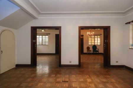 Casa à venda com 420m², 6 quartos e 4 vagas Casa à venda com 420m², 6 quartos e 4 vagasSala 1