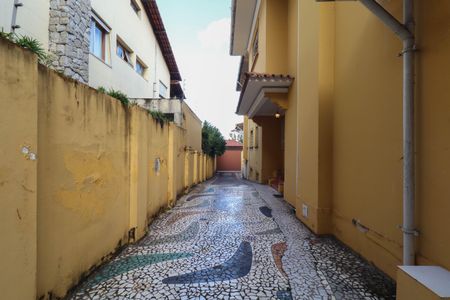 Casa à venda com 420m², 6 quartos e 4 vagas Casa à venda com 420m², 6 quartos e 4 vagasQuintal