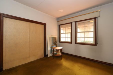 Casa à venda com 420m², 6 quartos e 4 vagas Casa à venda com 420m², 6 quartos e 4 vagasQuarto 2