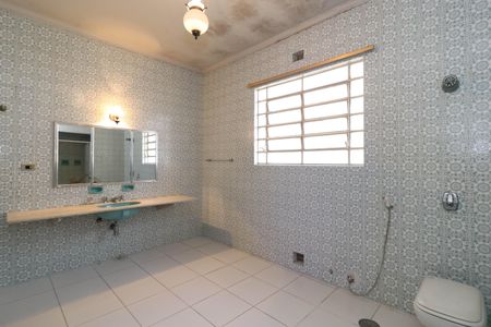 Casa à venda com 420m², 6 quartos e 4 vagas Casa à venda com 420m², 6 quartos e 4 vagasBanheiro