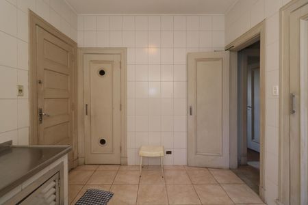 Casa à venda com 420m², 6 quartos e 4 vagas Casa à venda com 420m², 6 quartos e 4 vagasCozinha