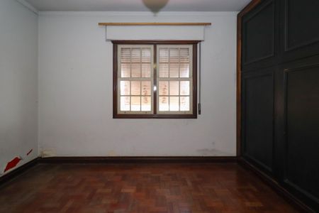 Casa à venda com 420m², 6 quartos e 4 vagas Casa à venda com 420m², 6 quartos e 4 vagasQuarto 1