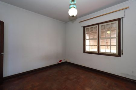 Casa à venda com 420m², 6 quartos e 4 vagas Casa à venda com 420m², 6 quartos e 4 vagasQuarto 1