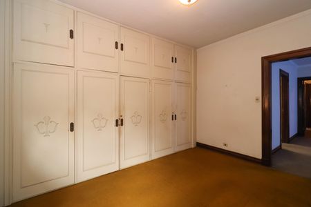 Casa à venda com 420m², 6 quartos e 4 vagas Casa à venda com 420m², 6 quartos e 4 vagasQuarto 2