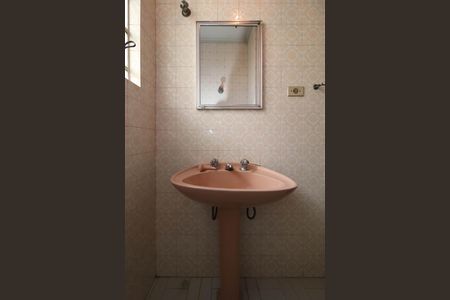 Casa à venda com 420m², 6 quartos e 4 vagas Casa à venda com 420m², 6 quartos e 4 vagasBanheiro da Suíte