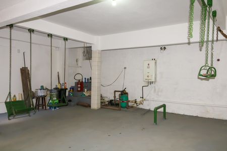 Casa à venda com 341m², 4 quartos e 4 vagas Casa à venda com 341m², 4 quartos e 4 vagasÁrea de Serviço - 1º Pavimento