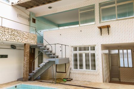 Casa à venda com 341m², 4 quartos e 4 vagas Casa à venda com 341m², 4 quartos e 4 vagasÁrea Privativa