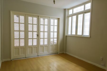 Casa à venda com 341m², 4 quartos e 4 vagas Casa à venda com 341m², 4 quartos e 4 vagasQuarto 3