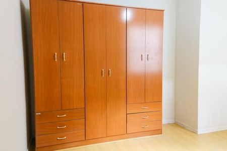 Casa à venda com 341m², 4 quartos e 4 vagas Casa à venda com 341m², 4 quartos e 4 vagasQuarto 2