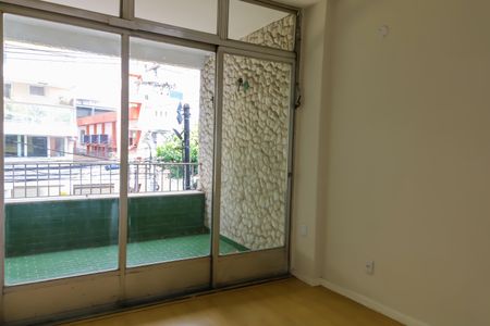 Casa à venda com 341m², 4 quartos e 4 vagas Casa à venda com 341m², 4 quartos e 4 vagasQuarto 1