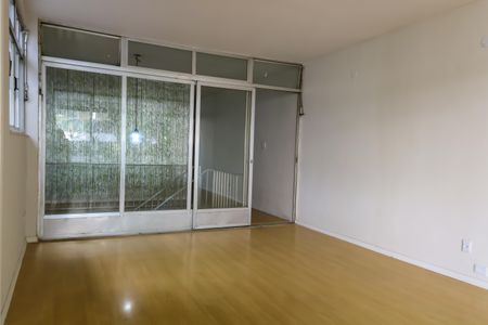 Casa à venda com 341m², 4 quartos e 4 vagas Casa à venda com 341m², 4 quartos e 4 vagasSala