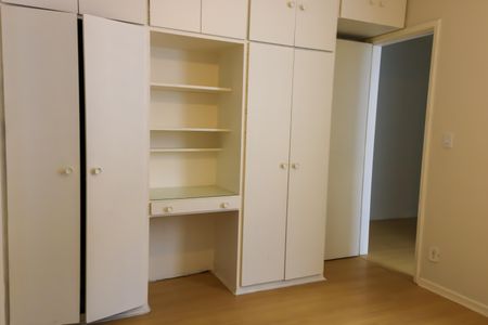 Casa à venda com 341m², 4 quartos e 4 vagas Casa à venda com 341m², 4 quartos e 4 vagas Suite