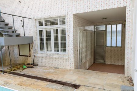 Casa à venda com 341m², 4 quartos e 4 vagas Casa à venda com 341m², 4 quartos e 4 vagasÁrea Privativa