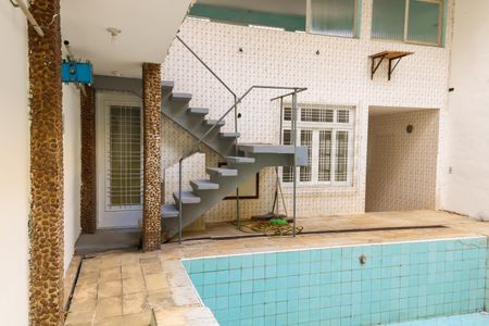 Casa à venda com 341m², 4 quartos e 4 vagas Casa à venda com 341m², 4 quartos e 4 vagasÁrea Privativa