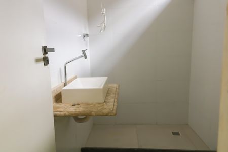 Casa à venda com 341m², 4 quartos e 4 vagas Casa à venda com 341m², 4 quartos e 4 vagasBanheiro Social