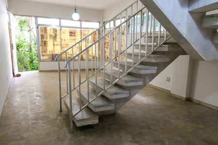 Casa à venda com 341m², 4 quartos e 4 vagas Casa à venda com 341m², 4 quartos e 4 vagasSala